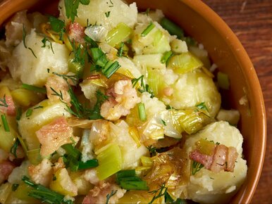 Miniatura: Gotuję ziemniaki i mieszam z kilkoma...