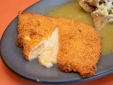 Miniatura: Pierś kurczaka nadziewam dwoma...