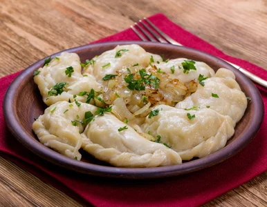Miniatura: Do farszu na pierogi ruskie dodaję tylko...