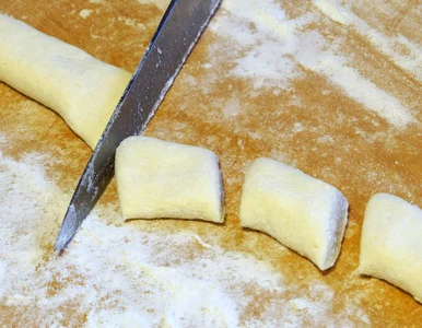 Miniatura: Do ciasta dodaję 2 łyżki. Leniwe smakują...