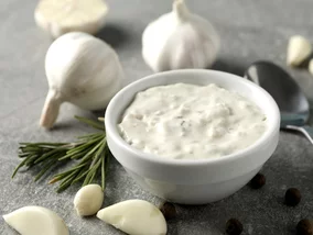 Miniatura: Ten kremowy sos pachnie obłędnie i robi...