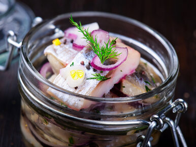 Miniatura: Zwykłe śledzie idą w odstawkę. Te w...