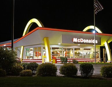 Zestawy w McDonald’s z wodą zamiast Coli. Powód: podatek cukrowy