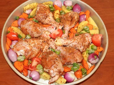 Miniatura: Wrzucam pałki i warzywa do jednej...