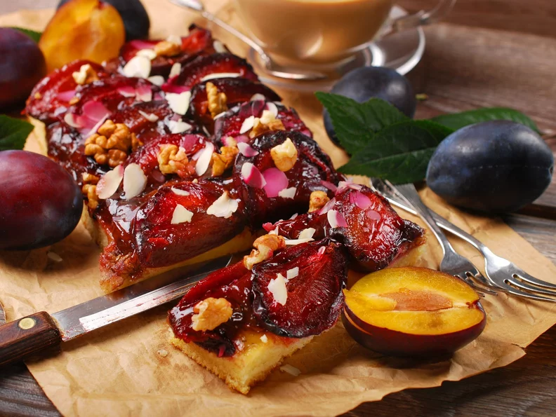 Miniatura: Na ciasto ze śliwkami nie sypię kruszonki....