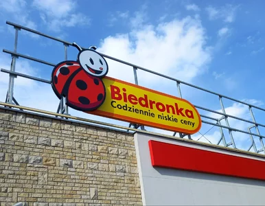 Miniatura: Ta strona z gazetki Biedronki wywołała...