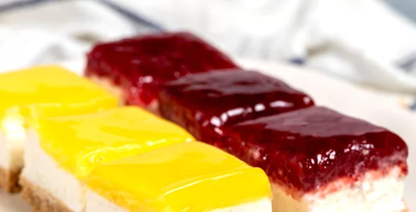 Miniatura: Ten sernik na zimno wygląda jak lustro....