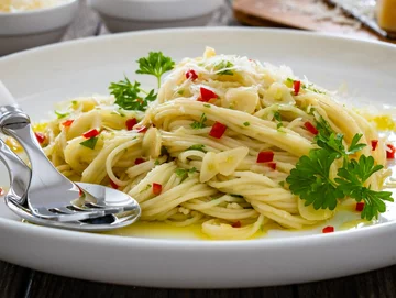 Makaron spaghetti z czosnkiem i oliwą z oliwek