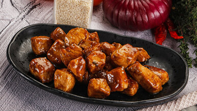 Miniatura: Indyk nie wychodzi suchy. Kroję go w...