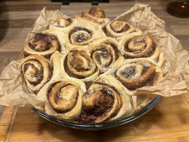 Miniatura: Moja żona ma patent na cynamonki. Jeden...