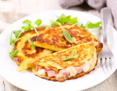 Miniatura: Naleśniki przekładam dwoma produktami. Po...