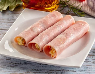 Miniatura: Zroluj z prostym farszem. Tej białkowej...