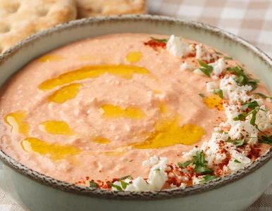 Miniatura: Rozgniatam fetę i mieszam z 2 składnikami....