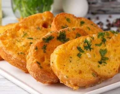 Miniatura: Z czerstwego chleba robię ciepłą kolację w...