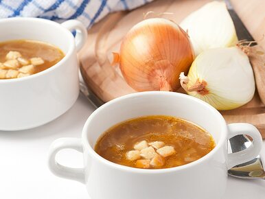 Miniatura: Pyszna zupa cebulowa z karmelizowanej...