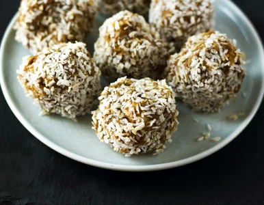 Miniatura: Kulki kokosowe lepsze od batonów. Pakuję...