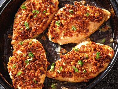 Miniatura: Smaruję pierś z kurczaka tym i piekę....