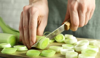 Miniatura: Kroję pora i dokładam 2 soczyste...