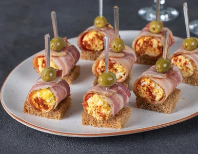 Miniatura: Zwijam boczek z delikatnym farszem. Tylko...