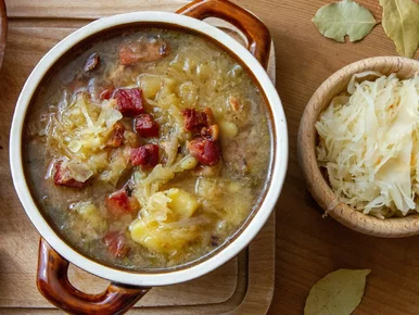 Miniatura: Mój mąż kapuśniak gotuje na wędzonym...