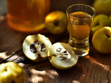 Miniatura: Nalewkę z tych kwaśnych owoców robię...