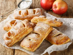 Miniatura: Gotowe ciasto, popularne owoce i pół...