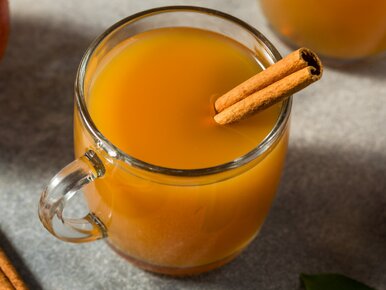 Miniatura: Podgrzewam sok i proste dodatki. Ten napój...