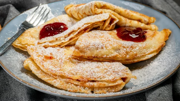 Miniatura: Smaruję delikatnym serkiem i podaję na...