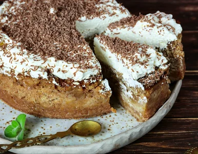 Miniatura: Lekki spód, owoce i puszysty krem. To...