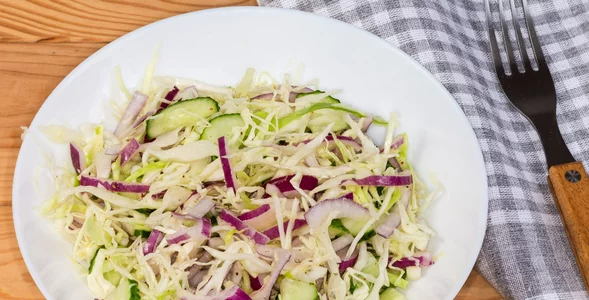 Miniatura: Surówka z taniego warzywa to klasyka...