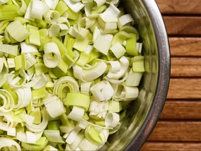 Miniatura: Kroję pora i dorzucam dwa dodatki....