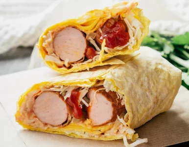 Miniatura: Lepsze niż hot dogi. Te wrapy z parówką...