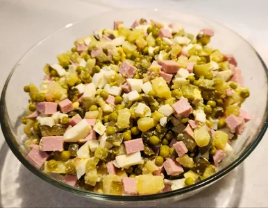 Miniatura: Kilka prostych składników daje sałatkę,...