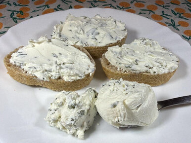 Miniatura: Wylej jogurt na gazę i poczekaj 2 dni....