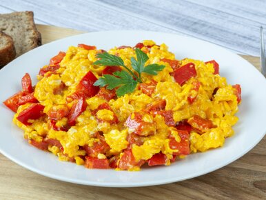 Miniatura: Podsmażam jesienne warzywo i dodaję jajka....