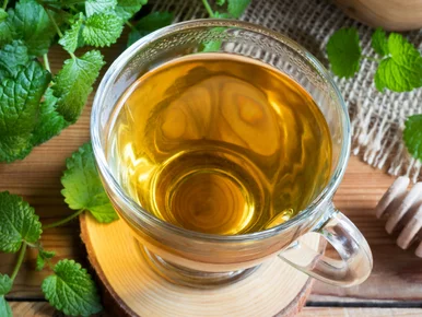 Miniatura: Po kolacji piję herbatkę z dwóch ziół....