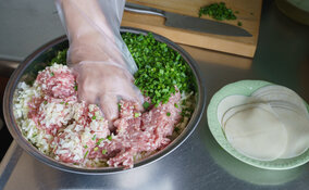 Miniatura: Najpierw smażę, potem dolewam wody. Te...