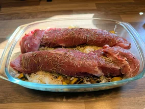 Miniatura: Nie smażę już polędwiczki. Kładę ją na...