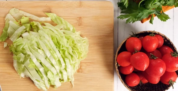 Miniatura: Zrobiłem błyskawiczną surówkę Ewy...