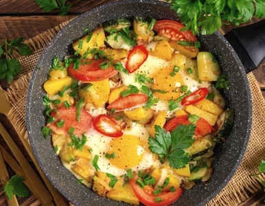 Miniatura: Wyciągam wczorajsze ziemniaki i robię coś...