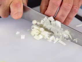 Miniatura: Kuroń zdradził patent na krojenie cebuli...
