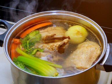 Miniatura: Niewielki kawałek odmieni smak rosołu....