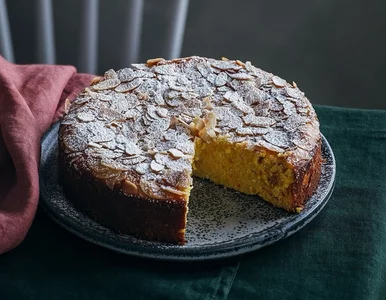 Miniatura: Wilgotne i puszyste ciasto migdałowe na...