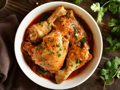 Miniatura: Kawałki kurczaka duszę w aromatycznym...