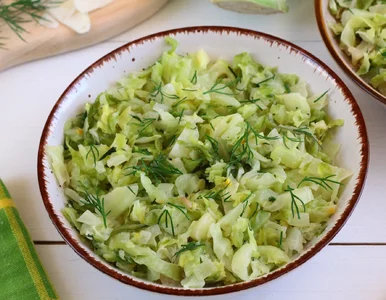 Miniatura: Zapomnij o zimnej surówce. Ta kapusta na...