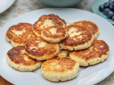 Miniatura: Rozgniatam twaróg i mieszam z kilkoma...