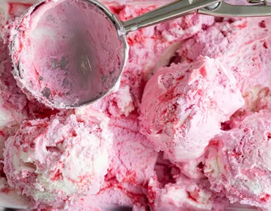 Miniatura: Aksamitne, domowe lody z malinami. Prosty...