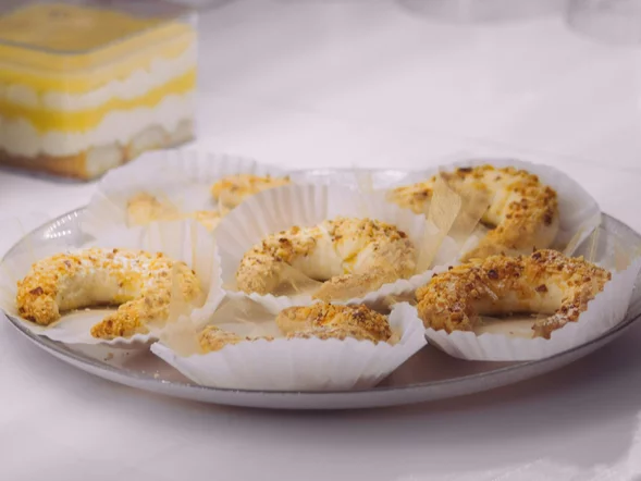 Miniatura: Kruche rogaliki orzechowe z 4 składników....