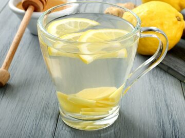 Woda z cytryną i imbirem