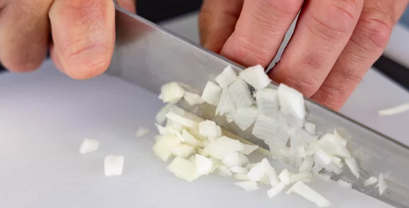 Miniatura: Kuroń zdradził patent na krojenie cebuli...